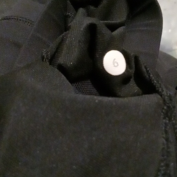 Lululemon Brand-Black Strappy Energy Bra- Medium A-DD- Size 6 - Picture 8 of 8